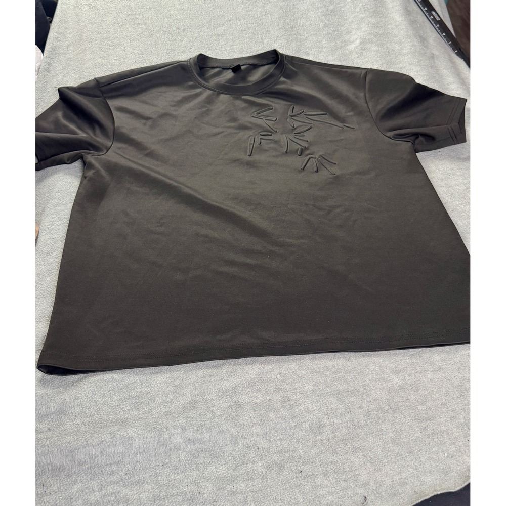 Manfinity Mens XL Black 3D Embossed Graphic Short Sleeve Crewneck T-Shirt